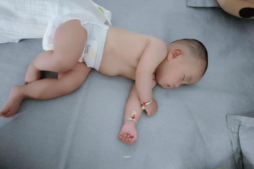 果洛宝宝几个月可以吃水果